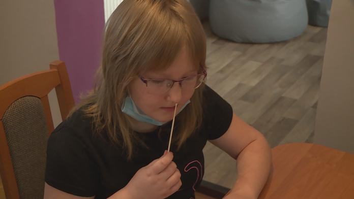 Prvňáci a druháčci se testovat na covid-19 vůbec nebudou