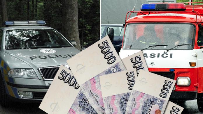 Policie i hasiči se mohou těšit na více peněz. Jde téměř o miliardu korun!