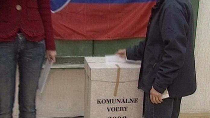 Slovensko čeká na výsledky komunálních voleb