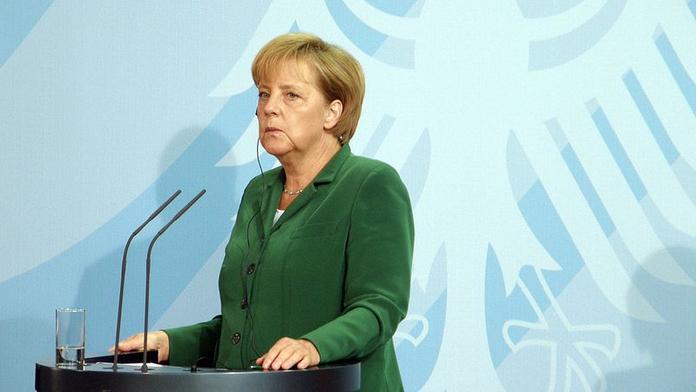 Merkelová: EU má standardy na velikost banánů, proč ne na jaderné elektrárny?