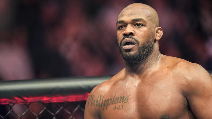 Bývalý šampion UFC v problémech, údajně vyhrožoval zbraní