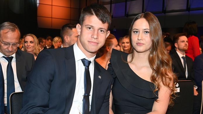 Hložek po krachu na MS opět září. Se svou láskou si řekli své ano