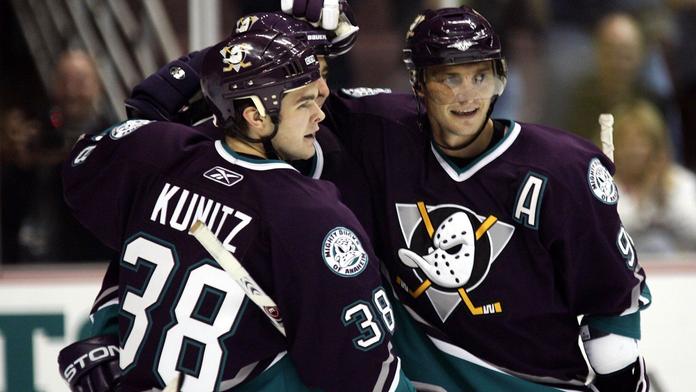 Do NHL se vrátí legendární Mighty Ducks! Sezona retro dresů je tady