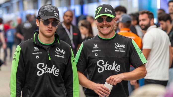 Razantní řez. Sauber vyhodil oba jezdce, už má i náhradu