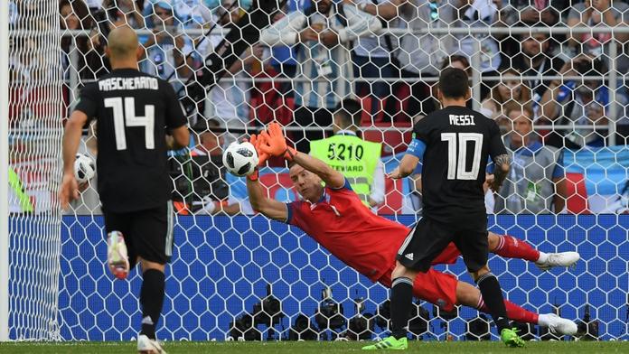 Island slaví! Messi zahodil penaltu a Argentina senzačne ztratila body