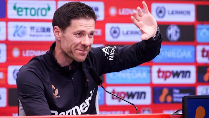 Prohra v El Clásicu ho stála místo. Xabi Alonso končí v Realu Madrid