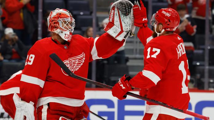 Hronek se Zadinou dovedli Detroit k výhře, Chicagu pomohla výměna kouče