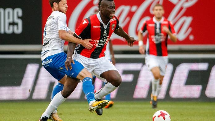 Před utkáním podpořil nemocného hráče, pak Balotelli obral jeho tým
