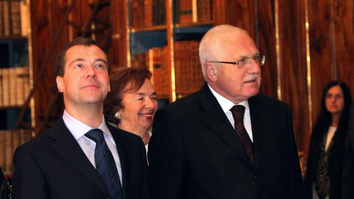 Medveděv v Praze povečeřel s Klausem, odletí ve čtvrtek večer