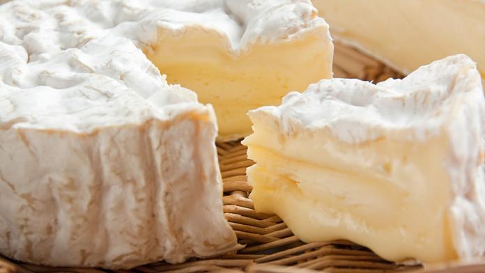 Oblíbené sýry už si nedáte. Dochází důležitá ingredience k jejich výrobě