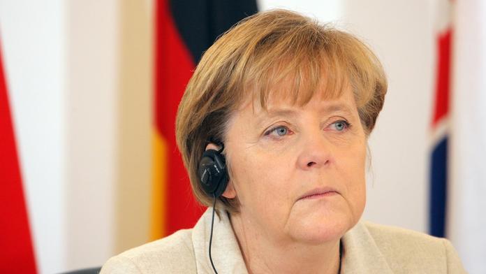 Merkelová couvá: Příliv uprchlíků nemáme pod kontrolou, řekla