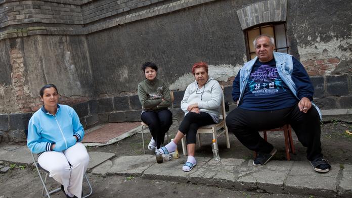 Brusel obsadily desítky ROMŮ Z ČECH. Dostali prázdný autobus, aby nezmrzli