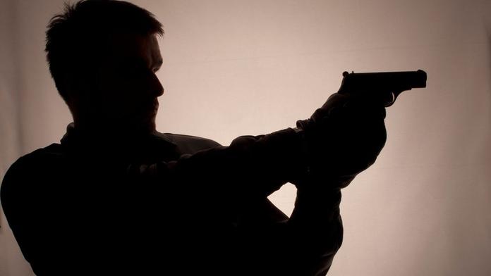 Střelba v Rakovníku! Muž si stoupl před kamion a pětkrát vypálil