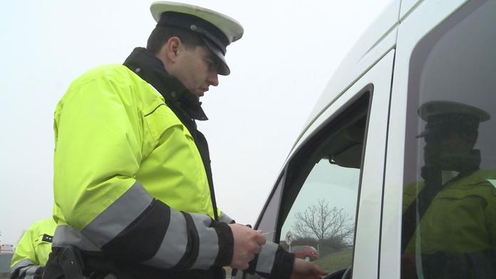 Řidičák mu sebrali za alkohol. Teď ho chtěl zpátky, v autoškole ale zase jezdil namol