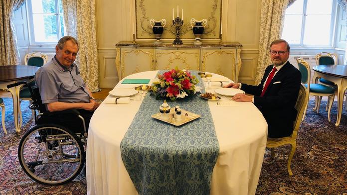 Premiér Fiala se v Lánech sešel s prezidentem. Řešili nového ministra