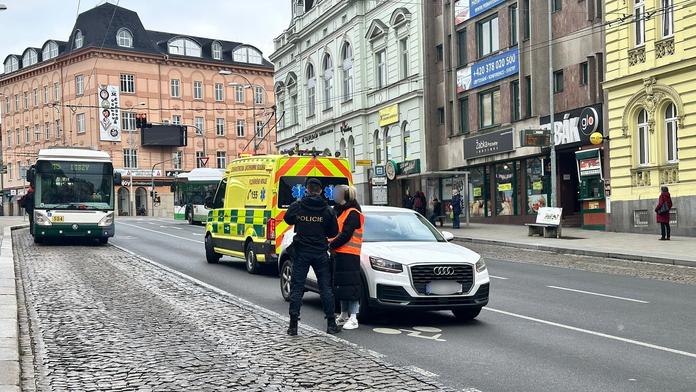 Střet auta s chodcem na Americké třídě v Plzni