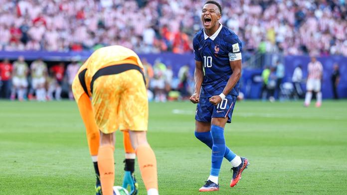 Slabý sudí, zákeřná Paraguay a rozzuřený Mbappé. Ve Filadelfii to jiskřilo
