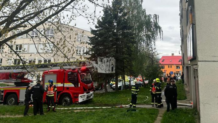 Požár výškové budovy v Děčíně