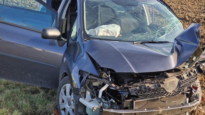 Vážná nehoda na Vyškovsku: Jeden mrtvý a tři zranění, mezi nimi i dítě