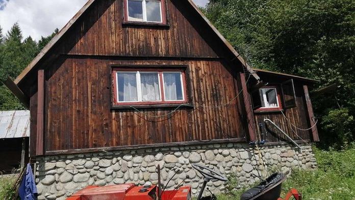 Tři bratři slavili na chatě narozeniny, jeden ubodal druhého