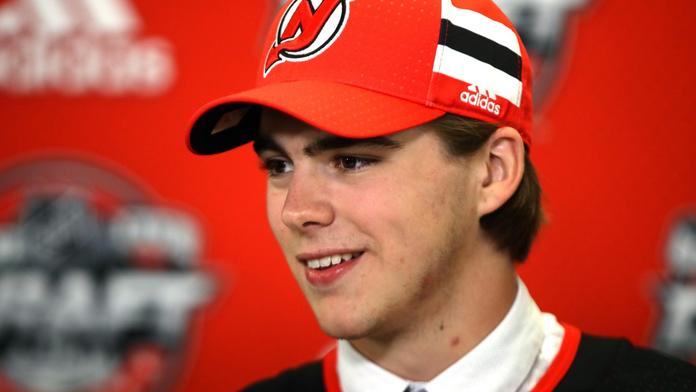 Jednička draftu 2017 podepsala v NHL. Víc si vydělat ani nemůže!