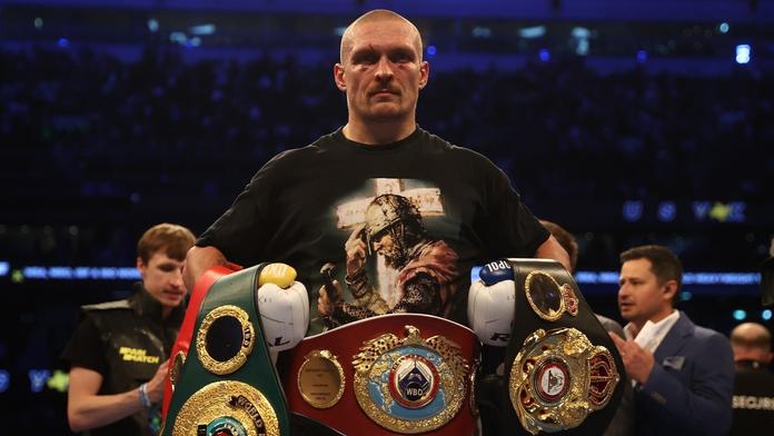 Sjednotil všechny tituly, ale také bojoval na frontě. Usyk stojí před další výzvou