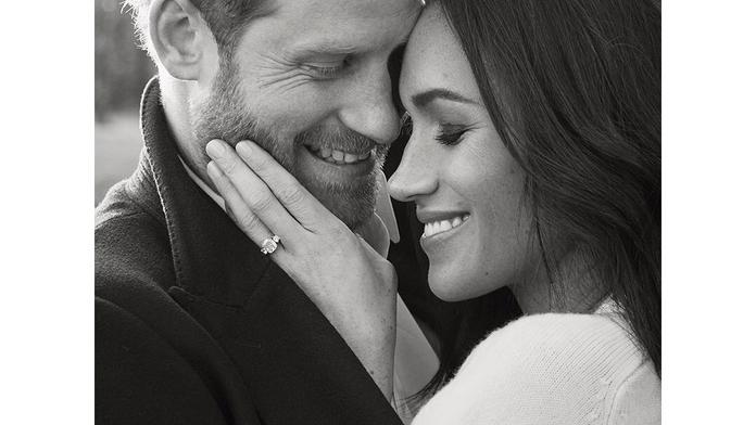 To je lásky! Zásnubní fotky Harryho a Meghan dojímají Británii