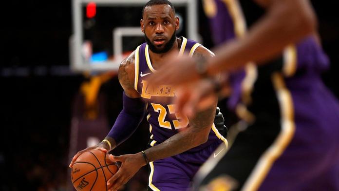LeBron rozhodl o těsné výhře nad Dallasem! Rose nasázel 50 bodů