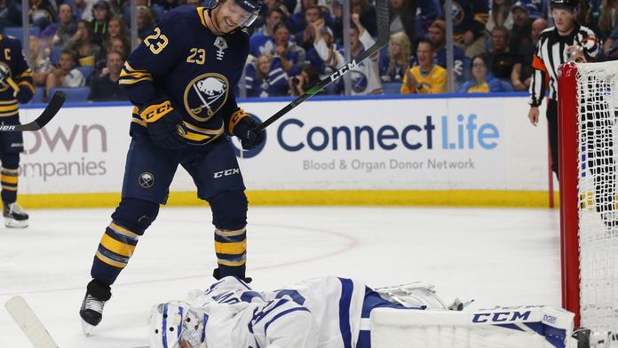 Skončí Neuvirth v NHL? Toronto ho propustilo ze svých služeb