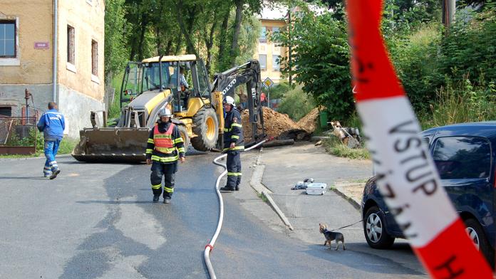EVAKUACE DESÍTEK LIDÍ! V Nebušicích hrozila EXPLOZE!
