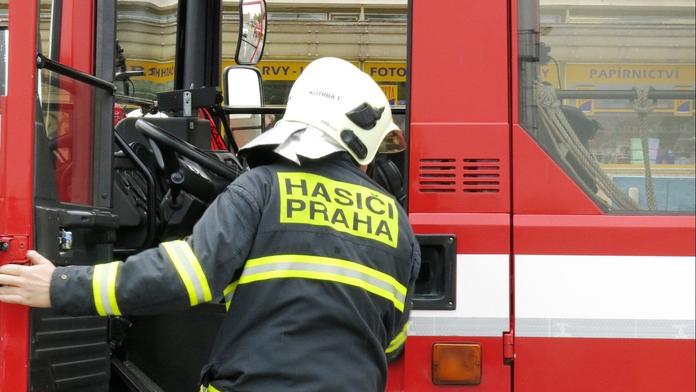 V prodejně potravin v pražských Řepích uniká freon. Místo je uzavřeno