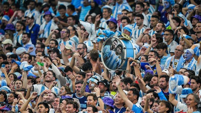 Fanynce Argentiny hrozí vězení. Během oslav vítězství se na tribuně svlékla