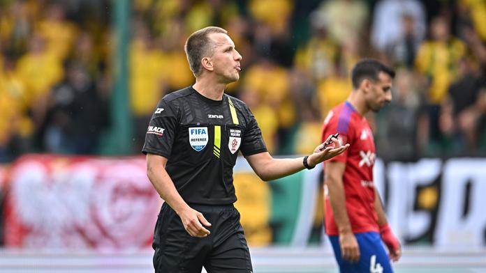 Polský rozhodčí Bartosz Frankowski