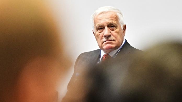 Je čas na vzpouru davů, hřímá Václav Klaus. Co na to Hamáček a další?