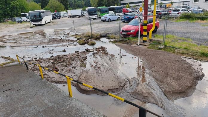 Tisíce Pražanů jsou bez vody. Oprava se protáhne do dalšího dne