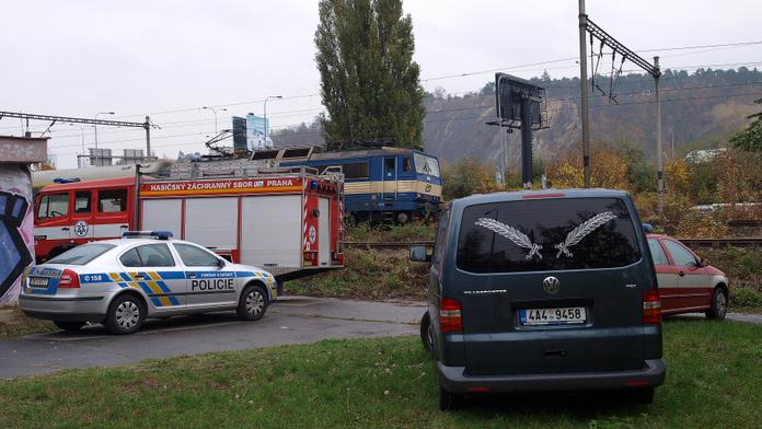 U Šatova srazil vlak mladou dívku. Vyskočila z křoví a nechala se přejet