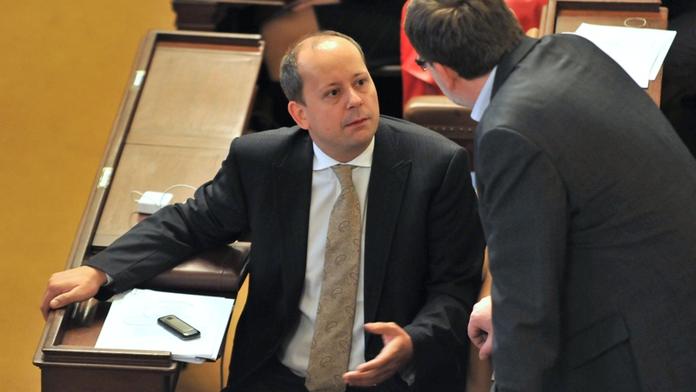 Rebel Šnajdr: Stálé neví, jak bude hlasovat. Přispěje k pádu vlády?