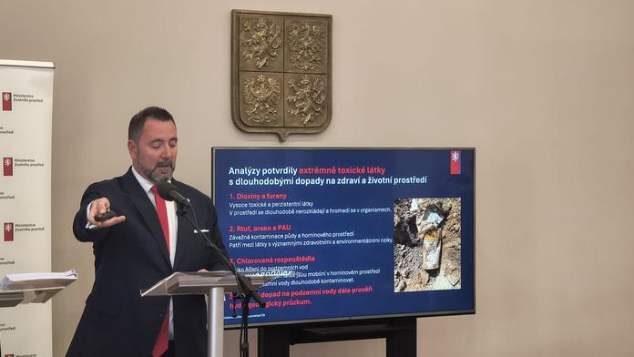 Jedy na Šumavě kontaminovaly tisíc tun půdy, tvrdí Červený. Sanace potrvá roky