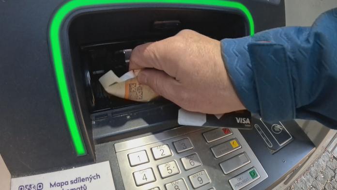Peníze z bankomatu