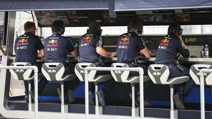 Inzerát na sociální síti. Red Bull hledá posily pro strategický tým F1 netradičně
