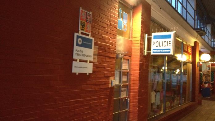 Policistům se podařilo znovu dopadnout uprchlíka ze služebny