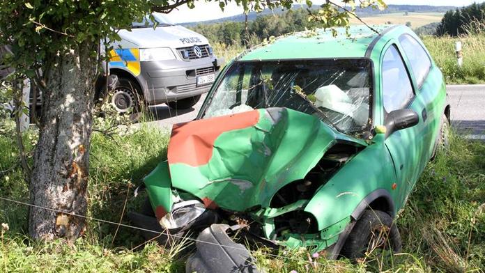 Zběsilá jízda mladíka (15): V protisměru smetl jiné auto
