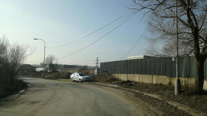 Záhadná smrt v Praze: V areálu firmy našli lidské tělo