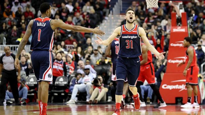 Satoranskému se nedařilo, Washington drží šanci na play off