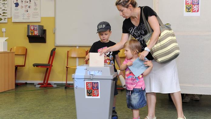 Blogerka, válečný veterán, lyžařka: Komu dáte svůj hlas ve volbách?