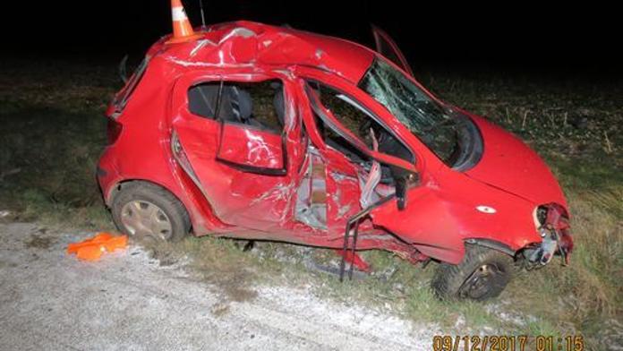 Opilý řidič (18) otočil auto přes střechu, spolujezdec (18) zemřel!