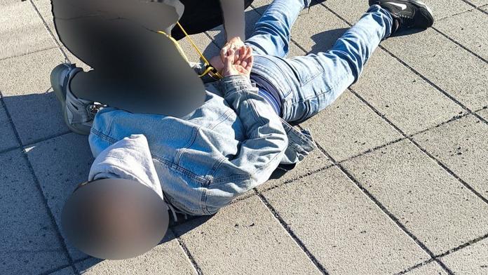 Policie zadržela uprchlého vězně. Při útěku se měl podhrabat pod plotem