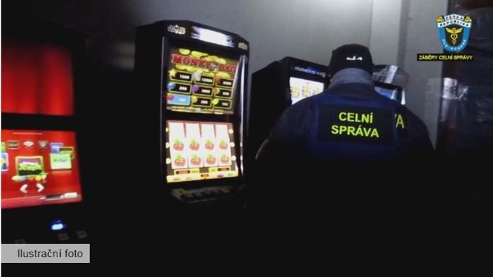 Velká šťára: Celníci vyrazili proti nelegálnímu hazardu na Moravě