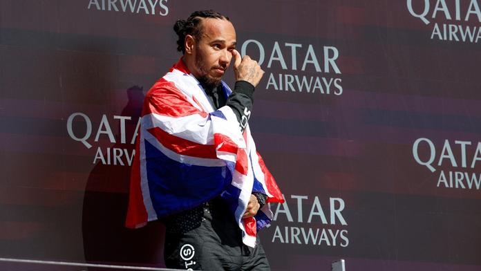 Nemůžu přestat brečet, přiznal dojatý Hamilton po tříletém čekání na výhru