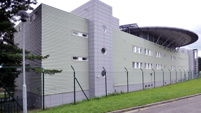 Lidé volají po otevření "tajné" nemocnice. Vojáci řekli, proč to nejde